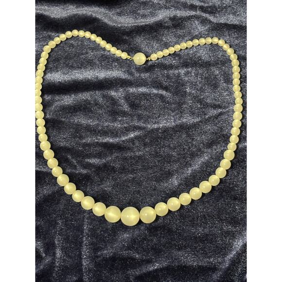 Unbranded Jewelry - Vintage 60's Moonglow Beads Necklace White Lucite Graduated Deco